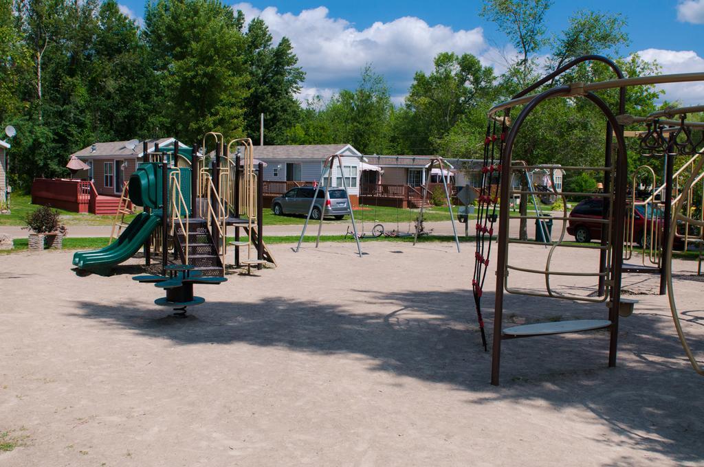Woodland Estate Resort Campbellford 외부 사진