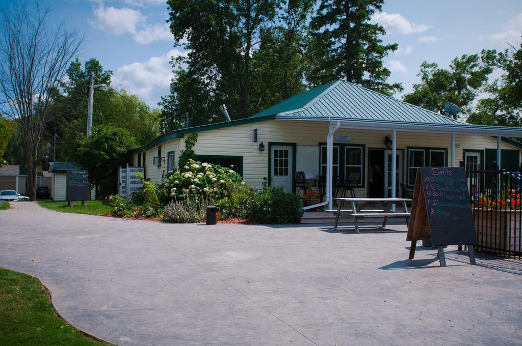 Woodland Estate Resort Campbellford 외부 사진